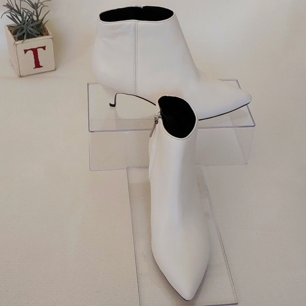 sam edlman NWOT white leather ankle bootis size 6.5